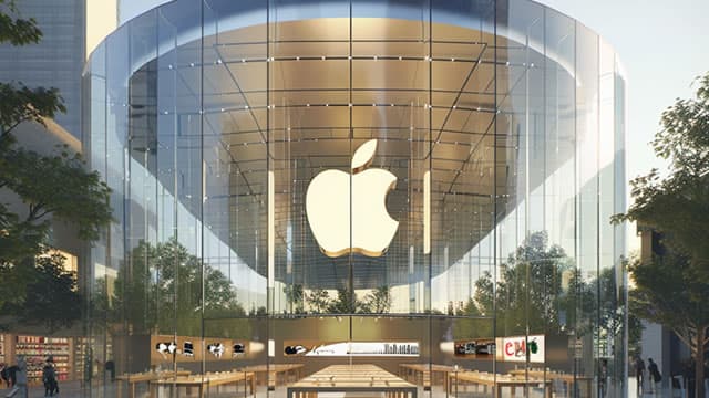 Will Apple’s rising dividend offset a predicted slide in its stock?